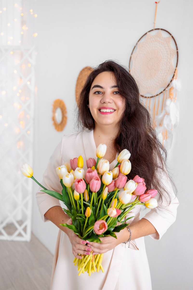 Всё всегда конфиденциально. Все истории вымышлены, а совпадения случайны. С весенним настроением