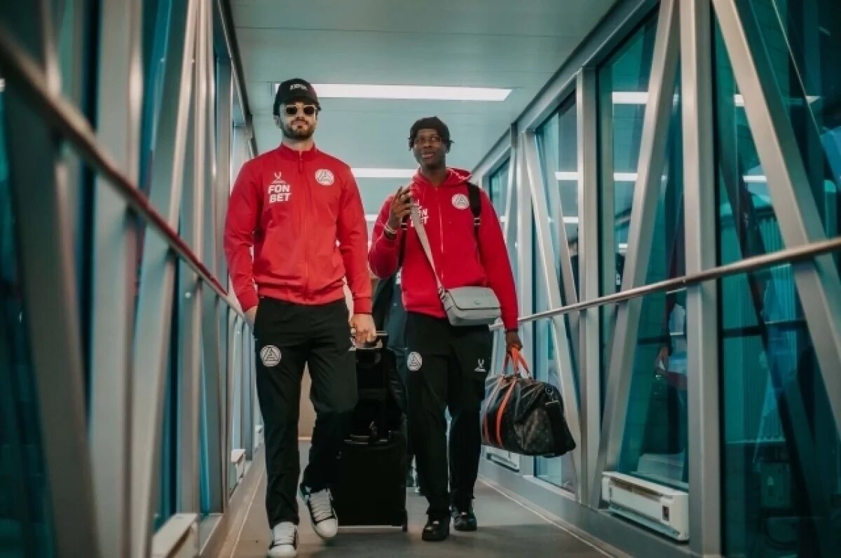    Тольяттинский «Акрон» сегодня играет в ОАЭ два матча