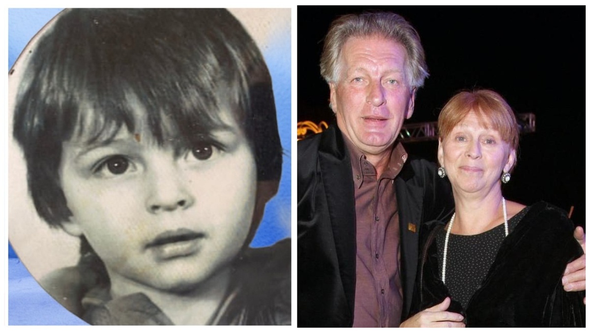 В детсткие годы, родители