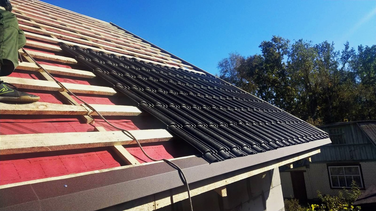 Кровля Гумибо на обрешетке с шагом 342 мм. Монтаж кровли в СНТ в  Подмосковье. 