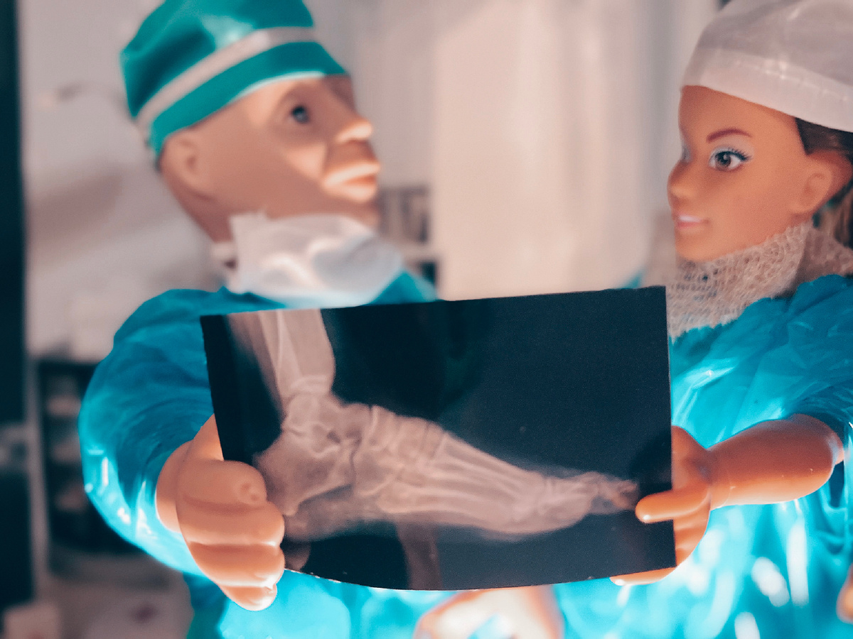 Никто, кроме врачей в голову пока не приходил для сьемок) Слишком часто мы тусовались по больницам...