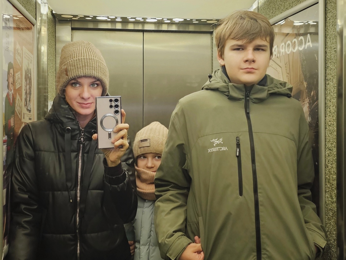 Давно мы что-то семейно не фотографировались, надо исправиться)