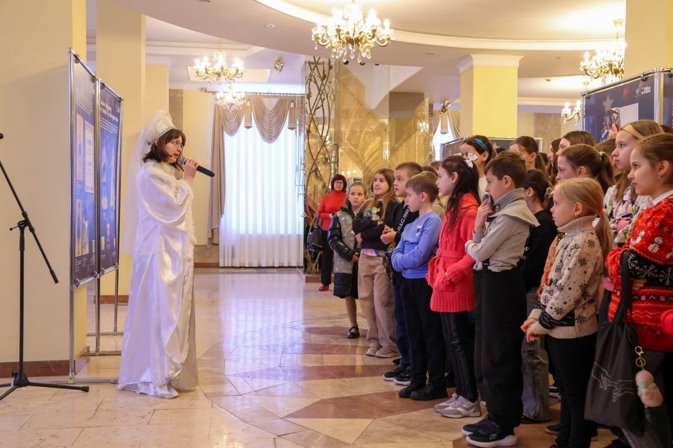    В Луганске открылась уникальная выставка «Как звучит зима» из собрания Российского национального музея музыки. Фото: Минкультуры ЛНР