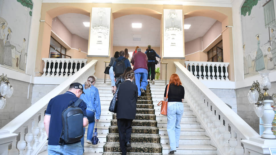Пресс-тур на «Сестрорецкий курорт». Главная лестница Лечебного корпуса.📷Фото: Александр Коряков / Коммерсантъ