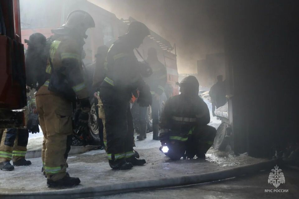    Пожар на Взлетной. Источник: МЧС Алтайского края