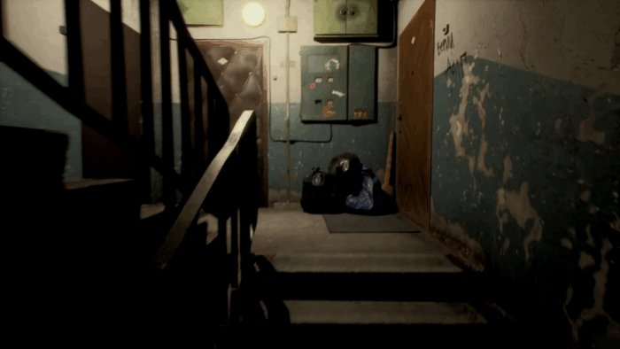 Gif картинка "Безымянный герой поднимается в квартиру"