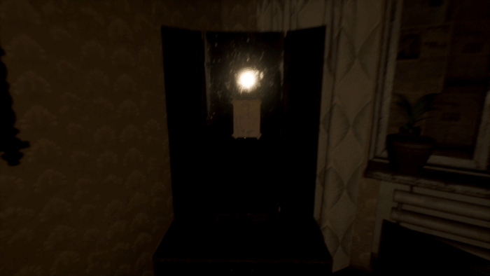 Gif картинка "Протагонист накрывает зеркало тканью"