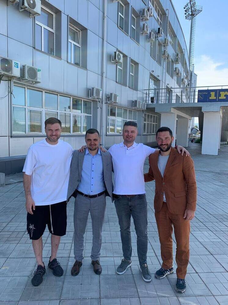     Максим Бувалин (второй справа). Фото: телеграм-канал Максима Бувалина.