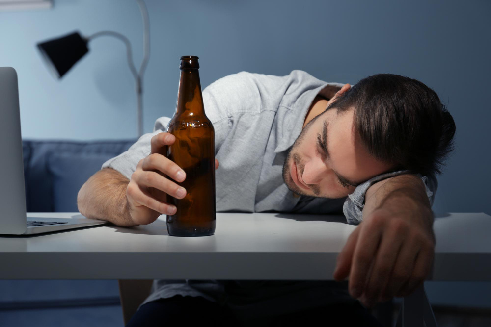 Как развивается алкоголизм: основные стадии и изменения в организме. (источник изображения: freepik.com)