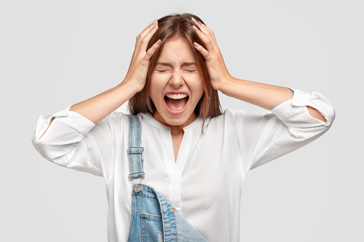 Стресс — это естественная реакция организма на нагрузку или угрозу, физическую или эмоциональную. Проблемы начинаются тогда, когда напряжение становится постоянным и не находит выхода.