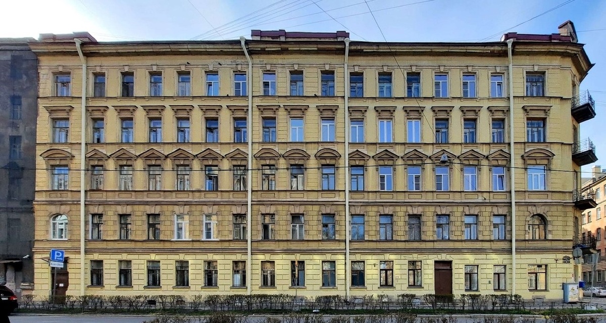 Фасад по Кирилловской улице. Фотография взята с сайта Citywalls.ru