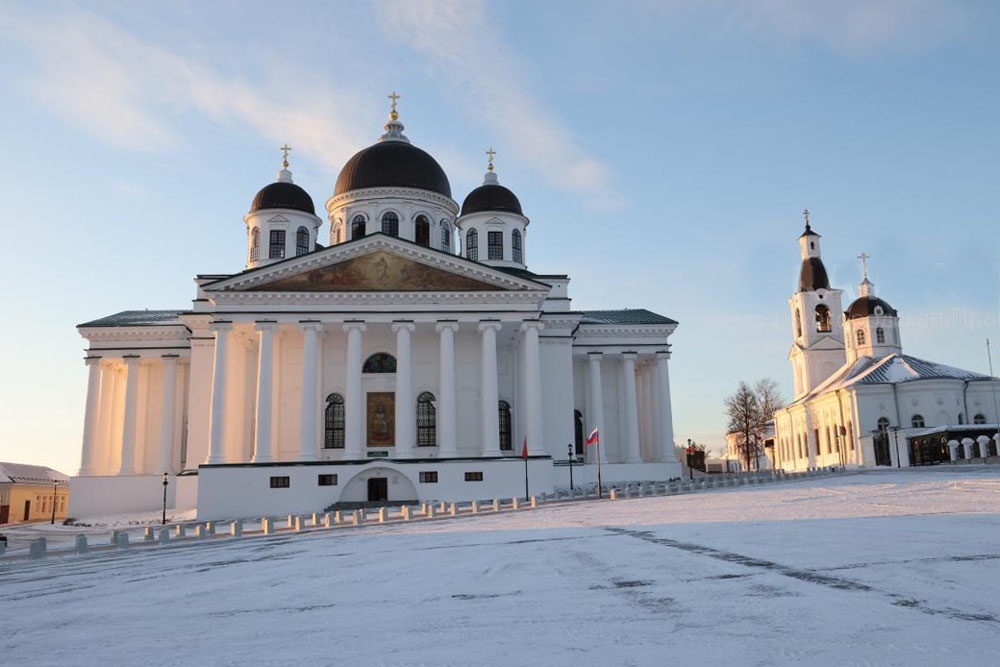    Арзамас не случайно называют городом золотых куполов / Александр Воложанин/pravda-nn.ru