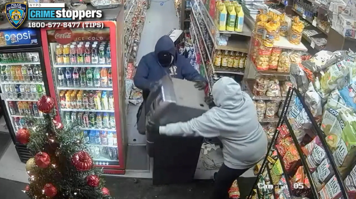 Давайте сюда Ваш банкомат!  фото: яндекс.