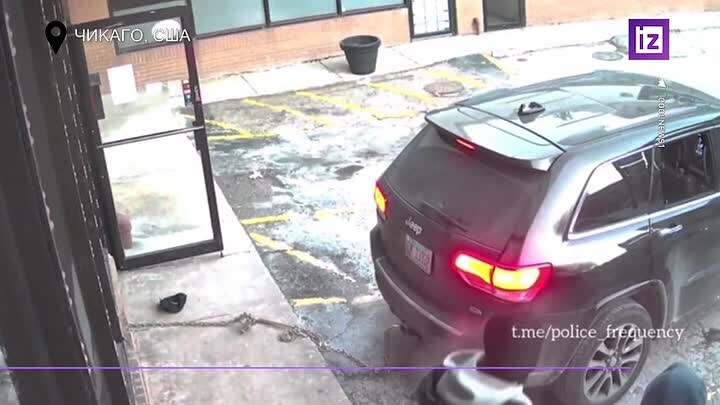 Джип и цепь к банкомату у магазина.  фото: яндекс.