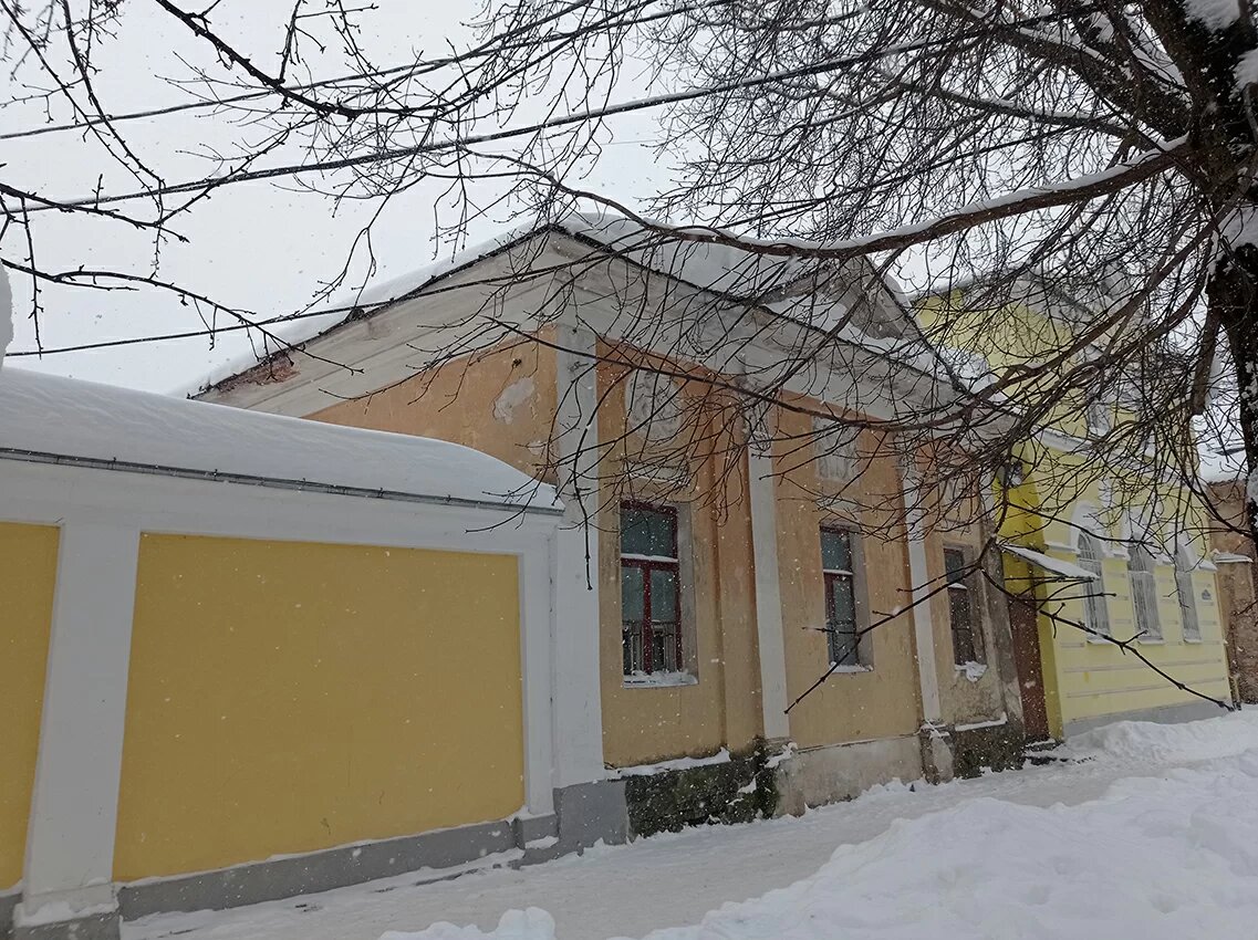 Фасад южного флигеля усадьбы Яновских.