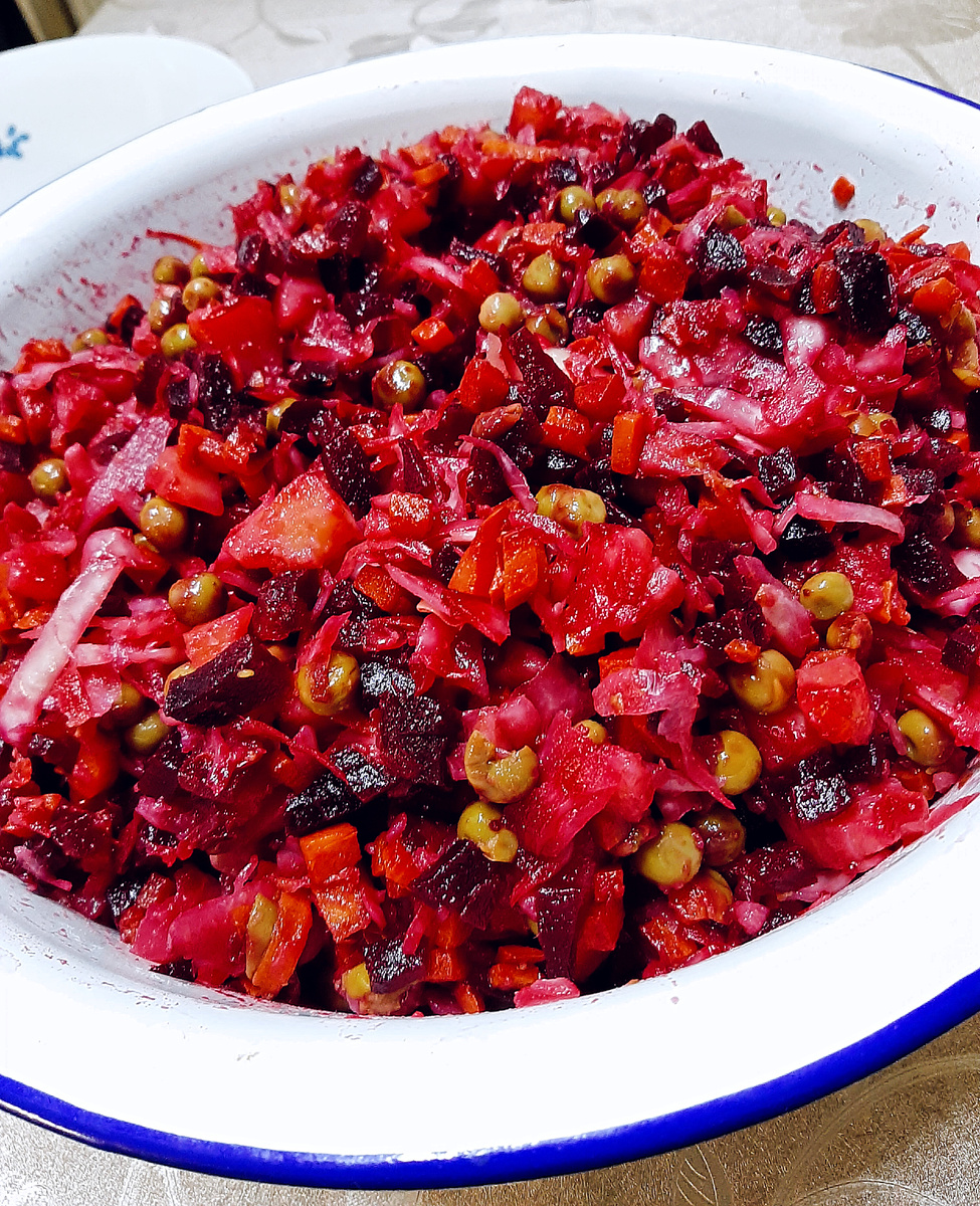 Один из любимых зимних салатов Ромы