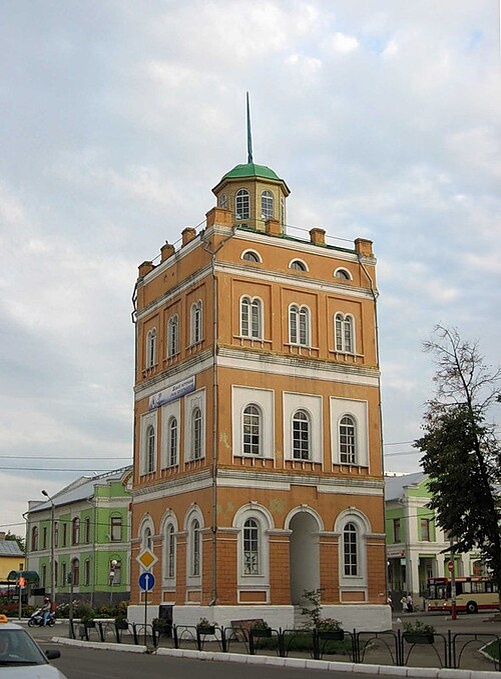Эта водонапорная башня — часть самого первого водопровода Владимирской губернии! Фото с Викисклада: https://commons.wikimedia.org/wiki/File:Murom_Water_Tower.jpg