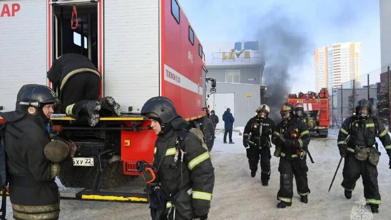     Пожар в подземном гараже на Взлетной МЧС по Алтайскому краю
