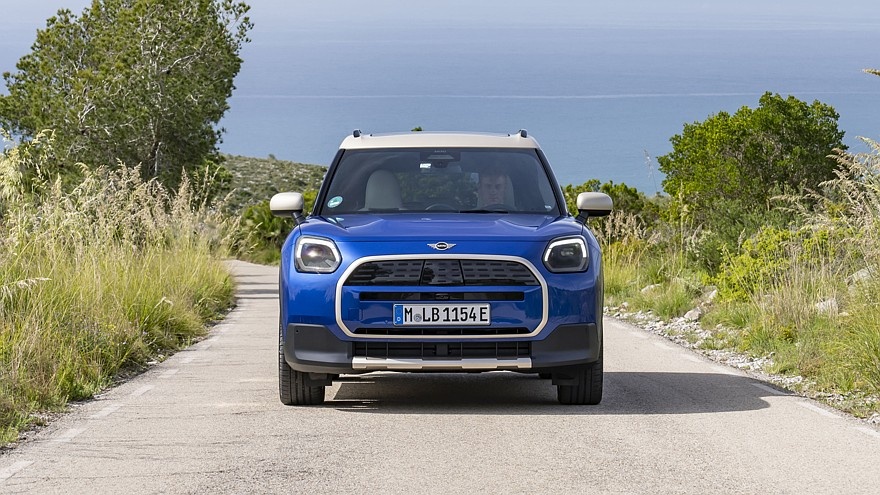    На фото: Mini Countryman E