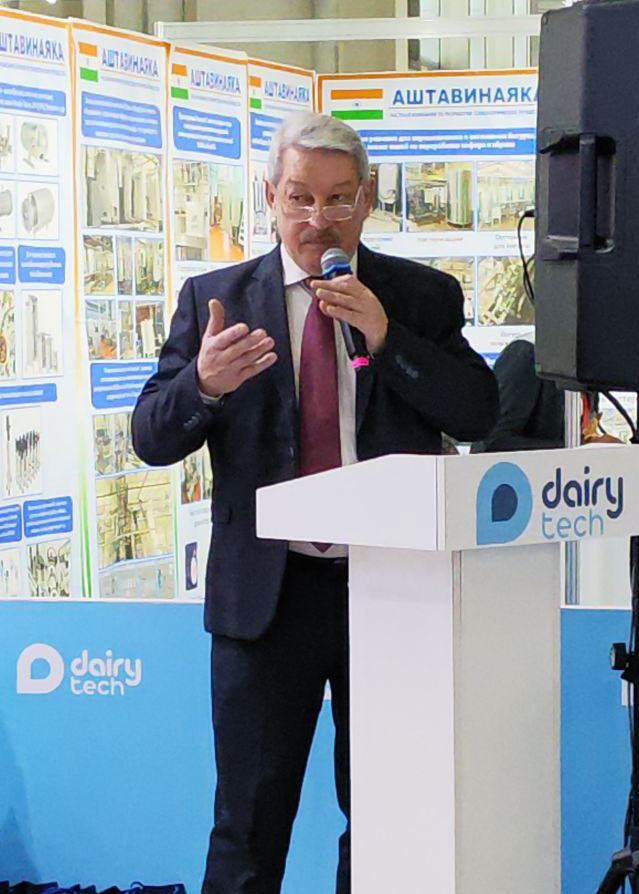 Евгений Савельев