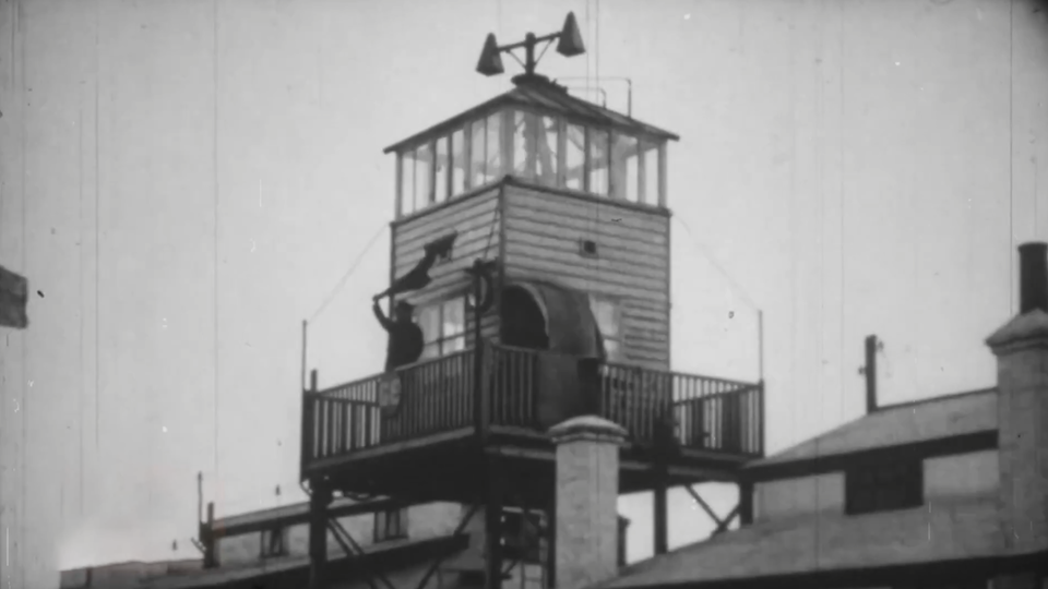 ФОТО: Кадр из программы "Загадки человечества", РЕН ТВ