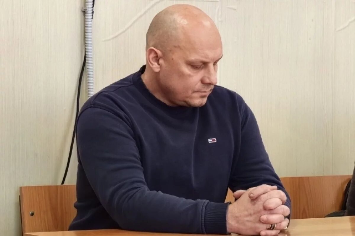    Алика Гельфенбайна обвиняют по ч. 3 ст. 238 УК РФ.