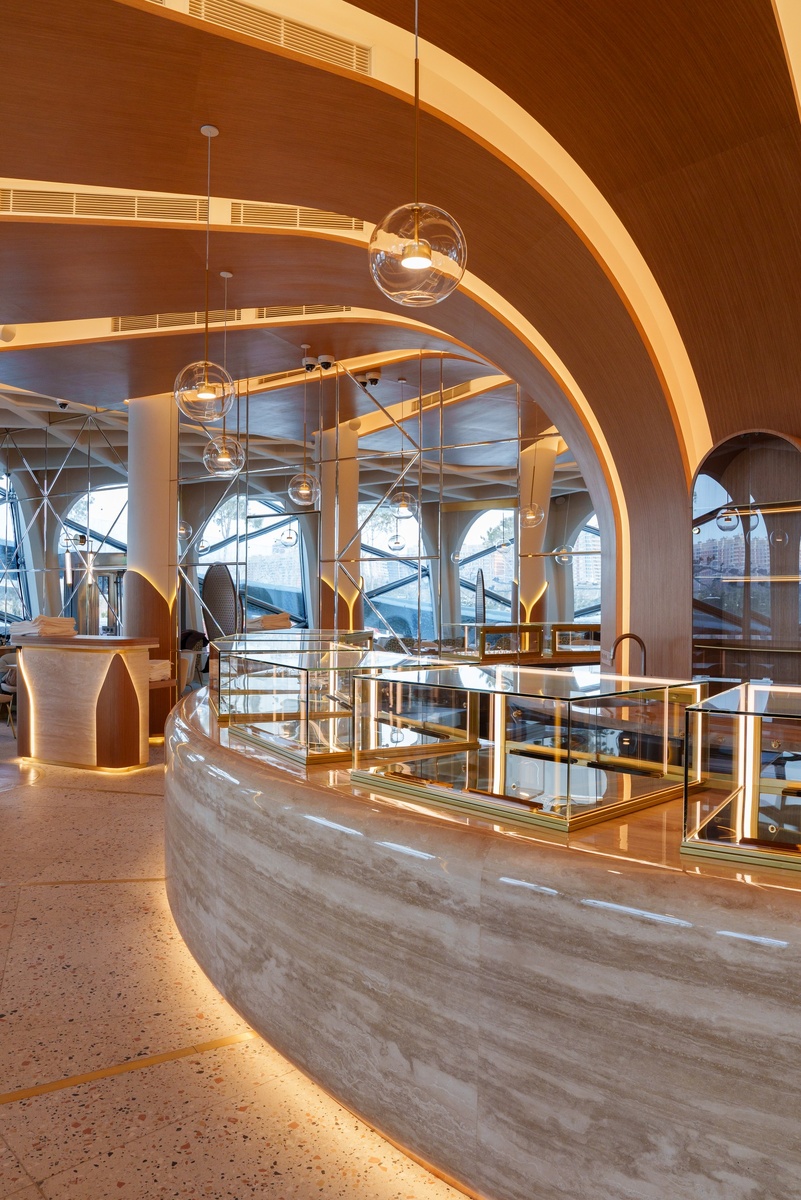 Парк "Краснодар" -  ресторан La Rosse. Радиусные стеновые панели.