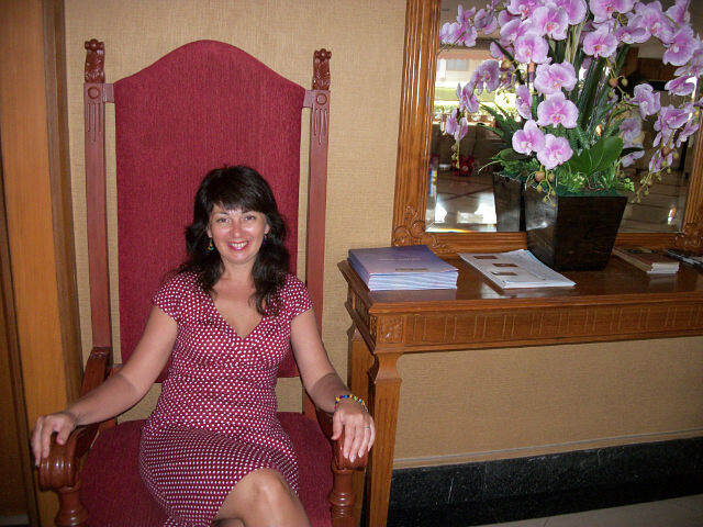 В холле отеля