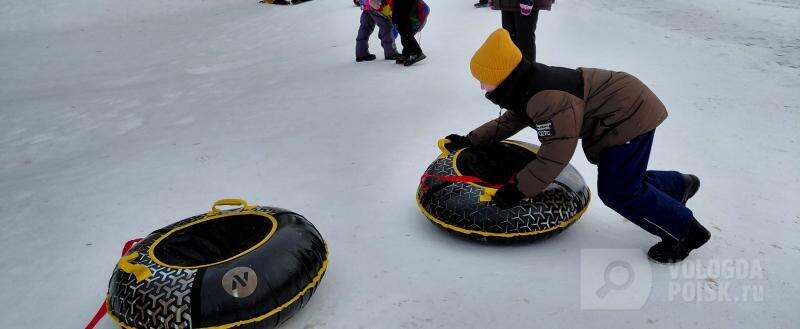 Риски для транспорта создают зимние забавы вологодских школьников