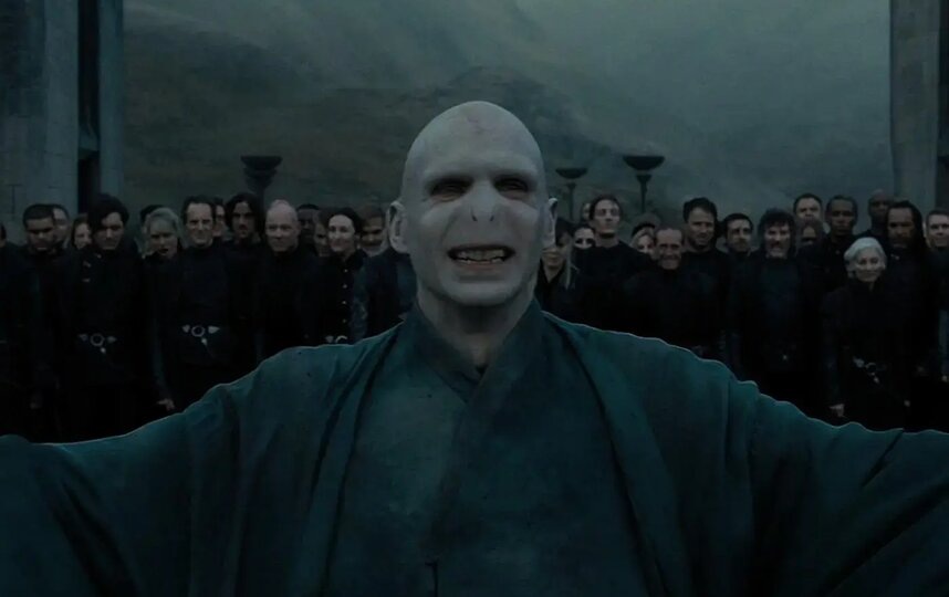    Рэйф Файнс в роли Волан-де-Морта.кадр из фильма "Гарри Поттер и Дары смерти. Часть 2" | Warner Bros. Pictures