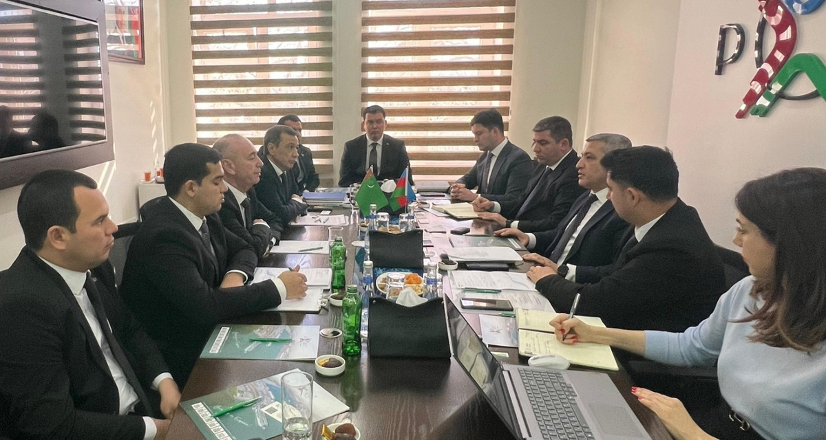 Встреча туркменской делегации с директором ООО Бакинский международный морской порт, Баку, Азербайджан
