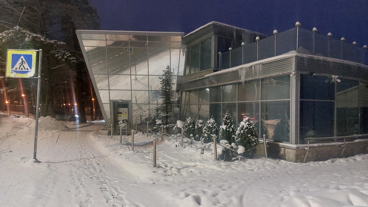 Ресторан Шелест на Приморском шоссе. 4 км. от Зеленогорска. Отправная точка для рыбаков - корюшатников и окунятников.