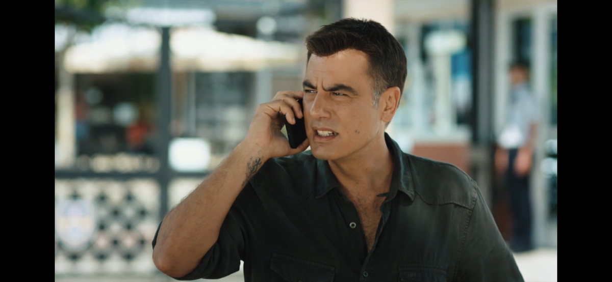 Стоп кадр из сериала «Пыльный воротник»