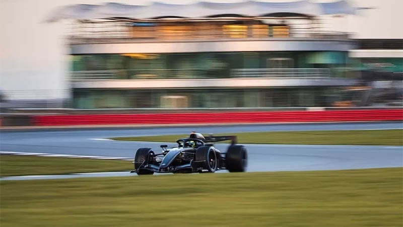 болид команды Cadillak