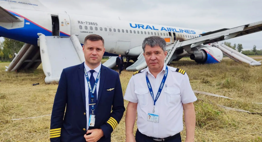 119 млн рублей за 167 спасенных жизней. С пилота Белова, который посадил самолет в поле в 2023 году, требуют возместить ущерб