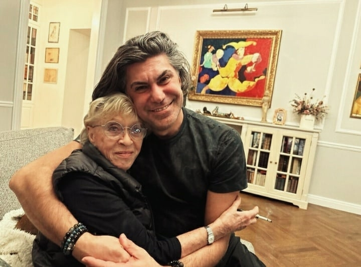 Николай Цискаридзе и Алиса Фрейндлих дружат уже много лет. Цискаридзе считает Фрейндлих "великой, уникальной артисткой и личностью" и в то же время отмечает ее неподражаемый сарказам. 