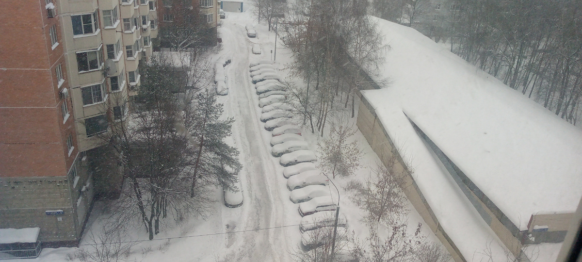 Машина под снегом