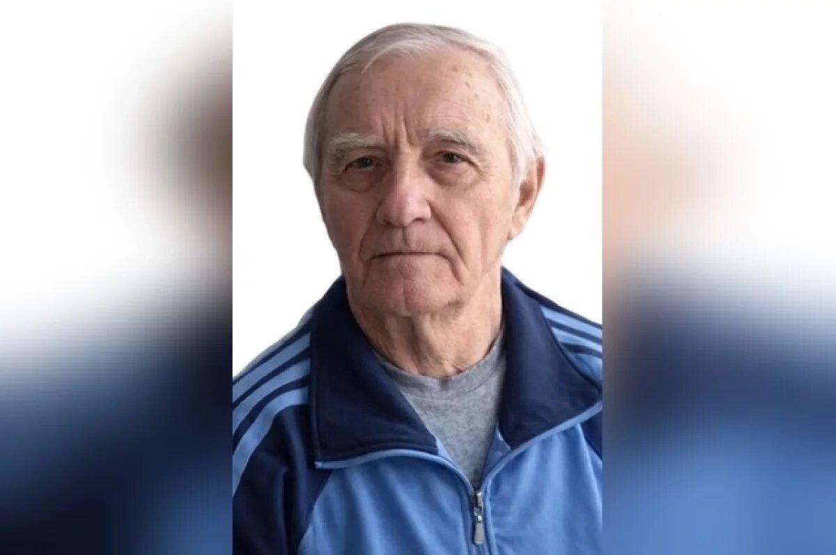    В Волгограде в последний путь поводят тренера по гребле Юрия Степанова