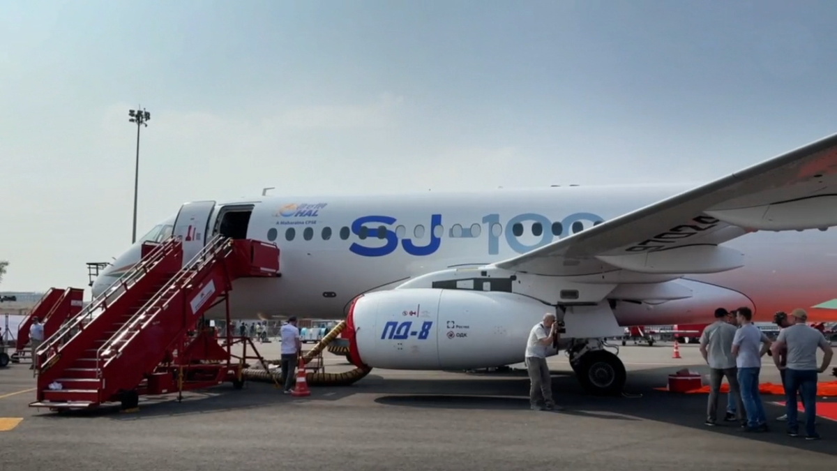 SJ-100 на Wings India 2026. Кадры ОАК