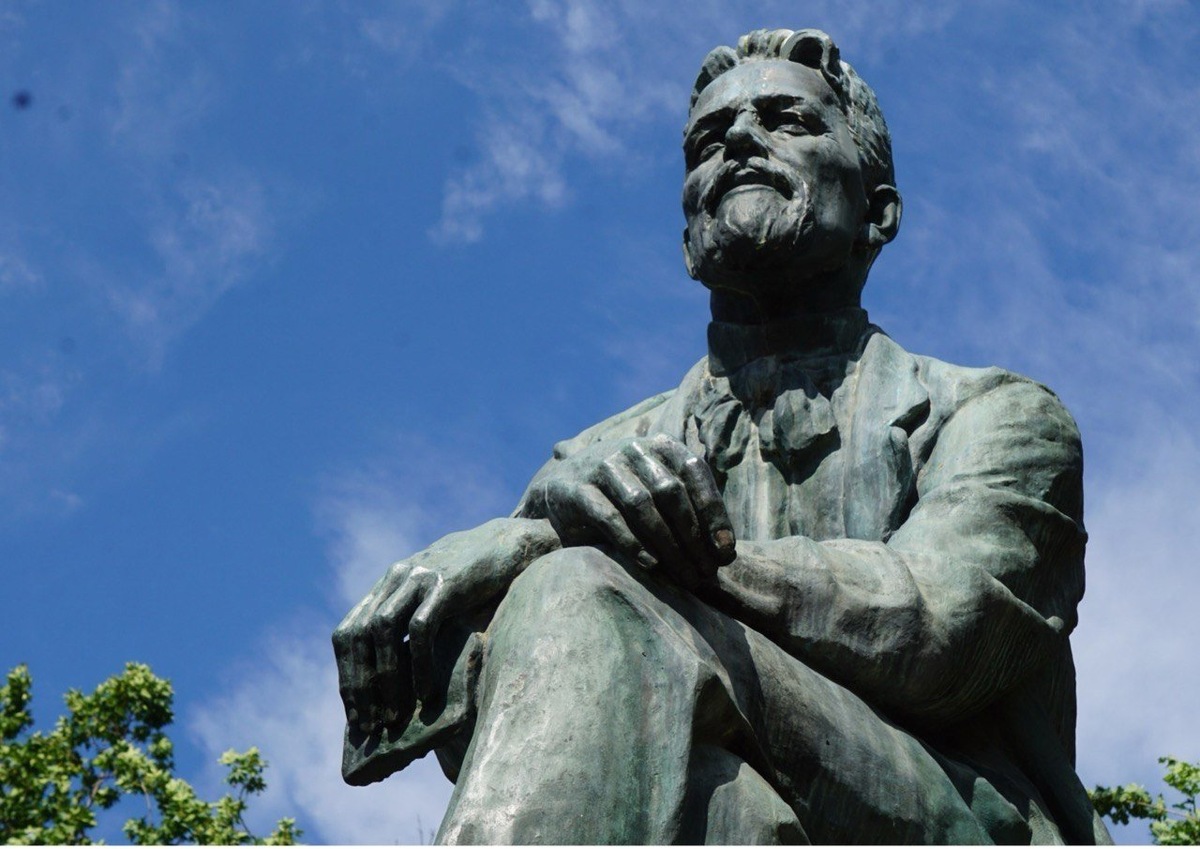 Памятник Антону Чехову в Ялте // Фото со страницы Крымского литературно-художественного музея-заповедника в ВК