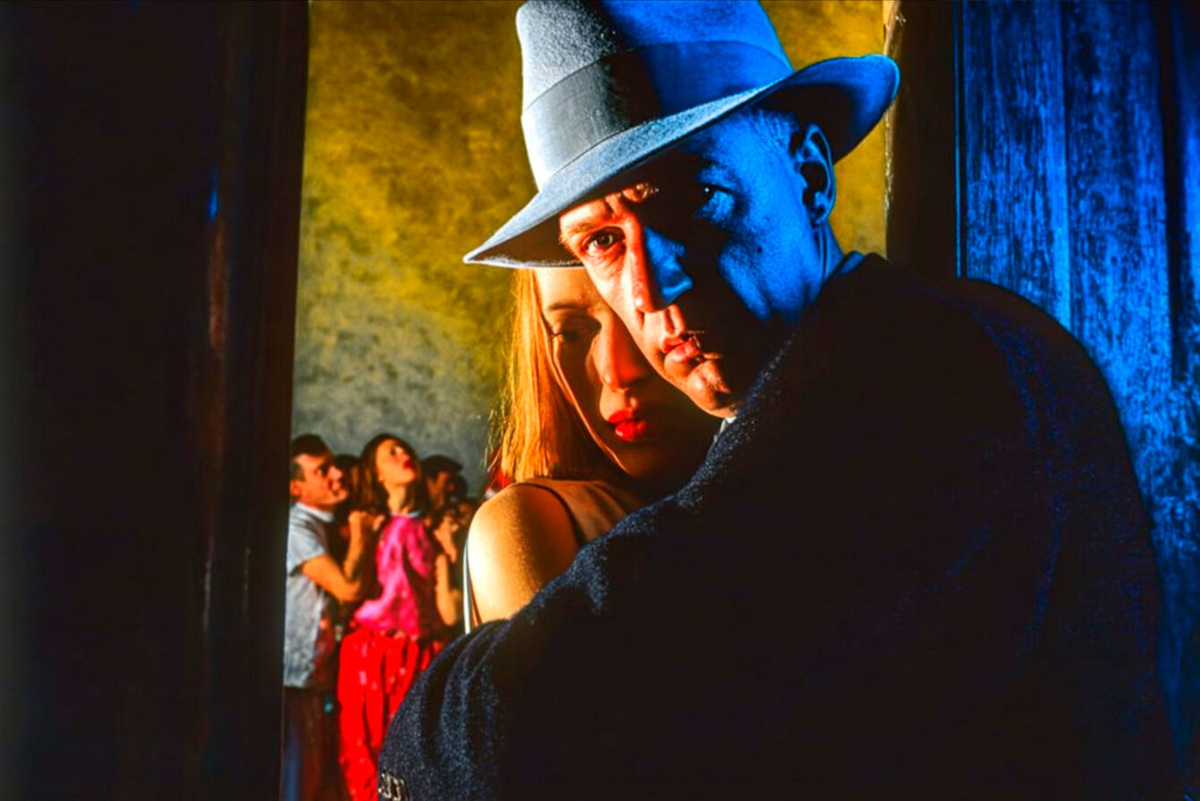 Постепенно это перерастает в упрёки и подозрения