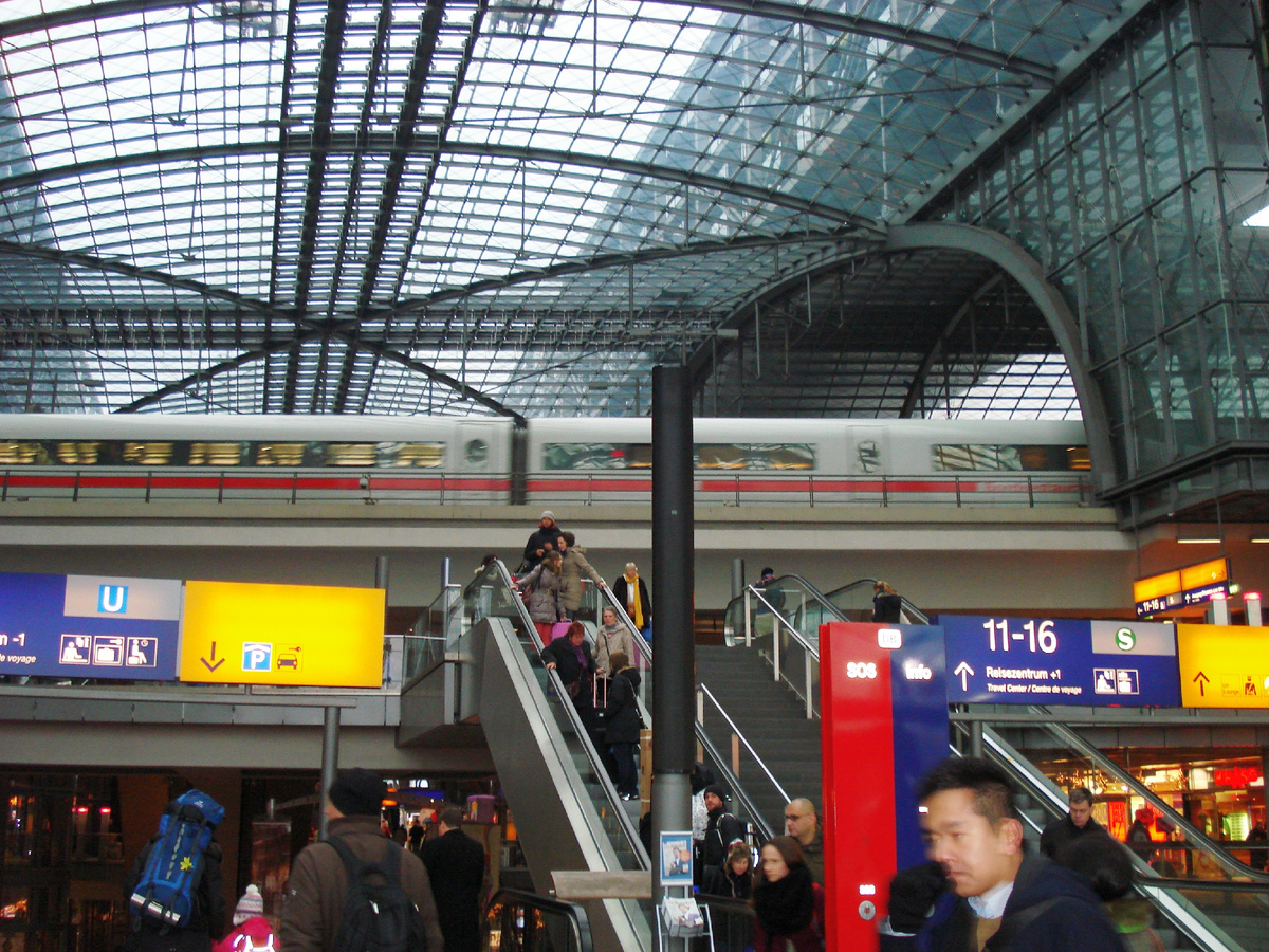 Это лестница к верхнему ярусу путей