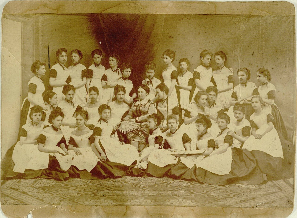 выпускницы Александринского института