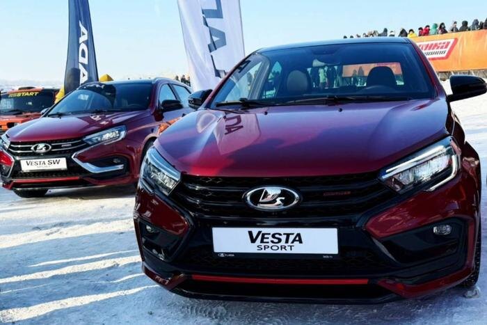 Продажи обновлённой Lada Vesta Sport ожидаются ближе к лету 2026 года. Обложка © Telegram / RCI News | Russian Car Industry