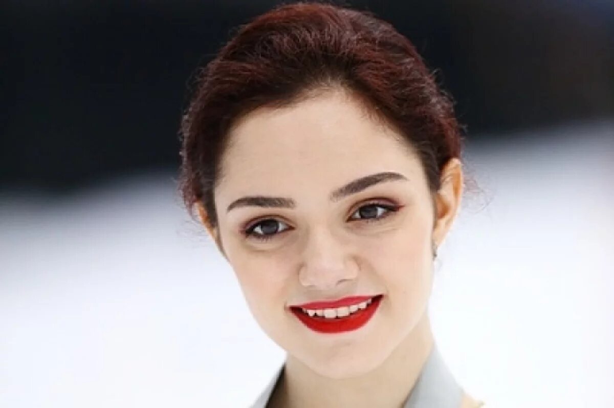    Фигуристка Евгения Медведева показала фотографию в свадебном платье