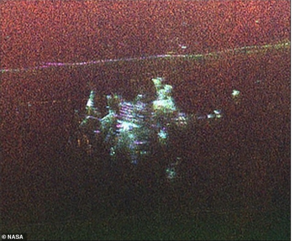    Изображение базы в гренландском льду, полученное с помощью радара NASA. NASA