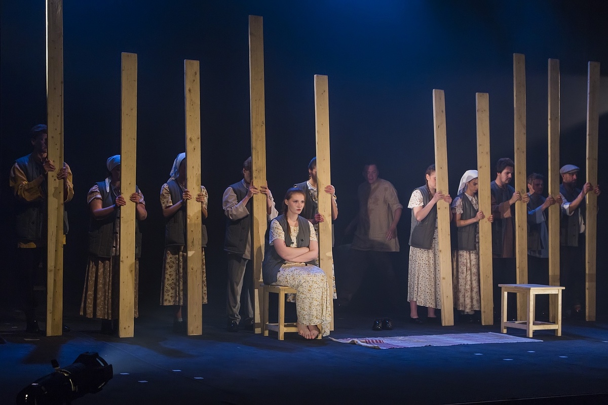    Сцена из спектакля "Космос". © Андрей Гороховцев/Лысьвенский театр драмы