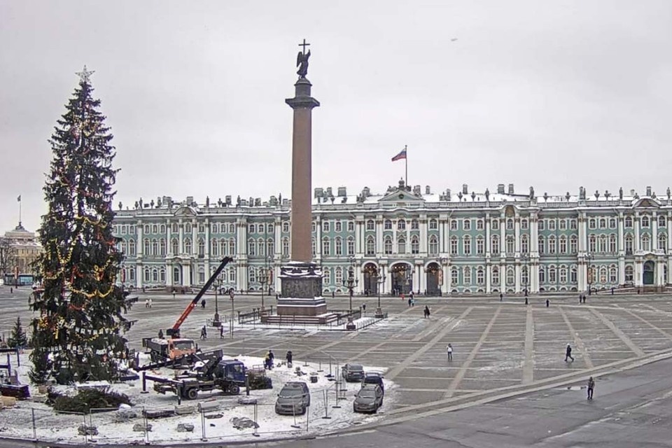    Из праздничного дерева сделают декоративные часы и памятные сувениры. Фото: онлайн-камеры