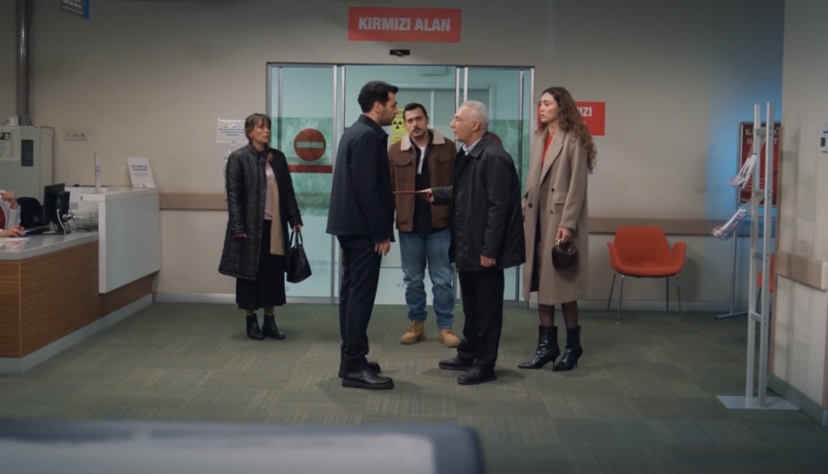 Кадр из сериала "Розы и грехи"