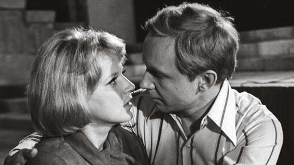 Андрей Мягков и Анастасия Вознесенская в фильме «Вы мне писали», 1977